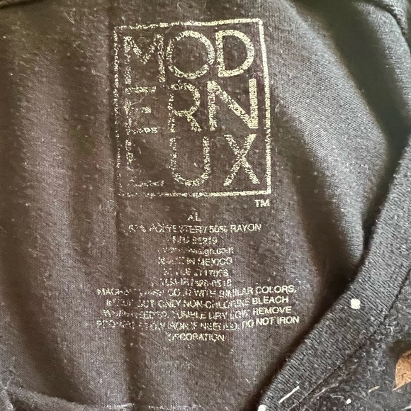 💖5/$25 Black tee w/ colorful desert print - Picture 4 of 4